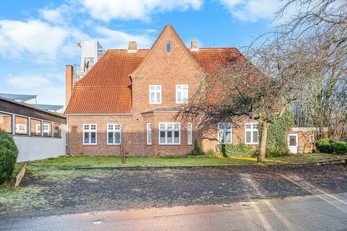 Stilvolles Einfamilienhaus mit Einliegerwohnung und großer Werkstatt (ehemals Tischlerei)