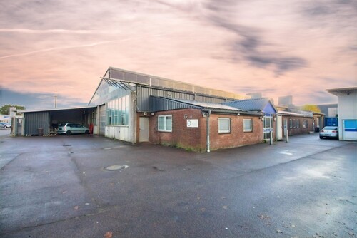  Gewerbehalle mit diversen Nutzungsmöglichkeiten 