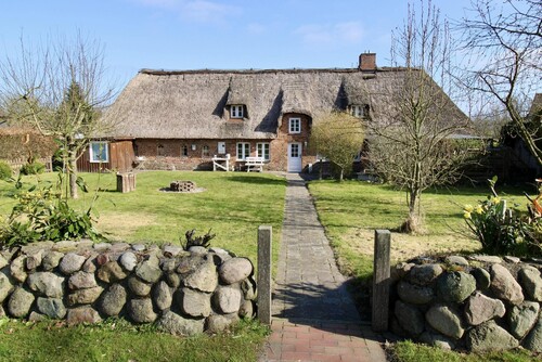 Reetdachhaus "Jannes"- Historischer Charme trifft modernen Wohnkomfort