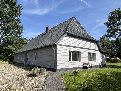 - Alte Schule - in AhrenviölfeldGroßzügiges Wohnhaus auf großem Grundstück