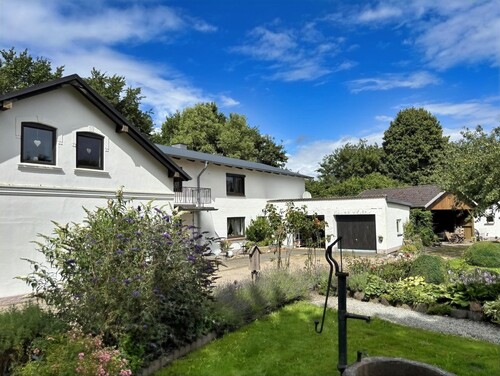 Charmantes Landhaus mit viel Platz auf einzigartigem Grundstück