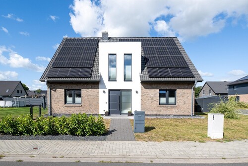 Ansprechendes und energetisch hochwertiges EFH mit Carportanlage in schöner Lage