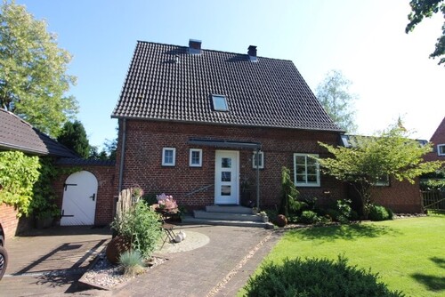  Einfamilienhaus in zentraler Lage auf hübschem Grundstück