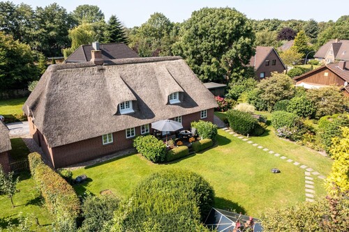 Idyllisches Friesenhaus unter Reet in bevorzugter Wohnlage