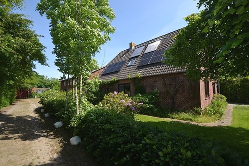 Modernisierter Resthof mit Nebengebäude auf großem Grundstück in Rodenäs