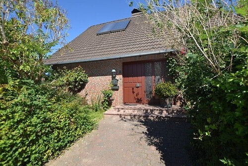 Vollunterkellertes Einfamilienhaus auf eingewachsenem Grundstück